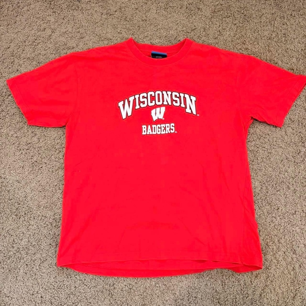 Wisconsin Badgers NCAA Graphic Tee Red Short Sleeve Shirt Mens XL Large Fit